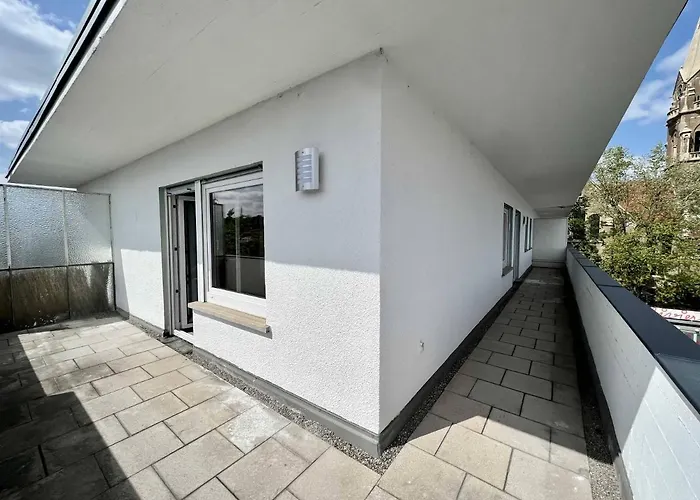 Nujen- Hotel Und Apartment Stuttgart Zuffenhausen